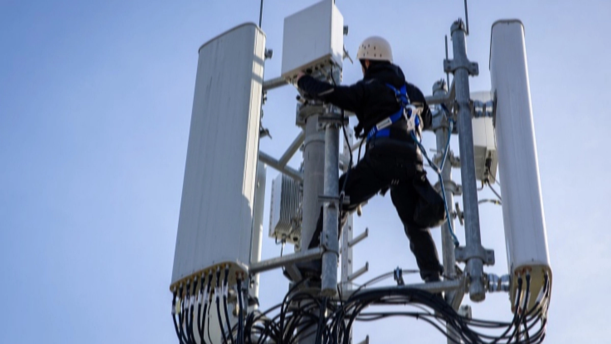 Ukrainian telecom providers gradually restore services after Russian attacks