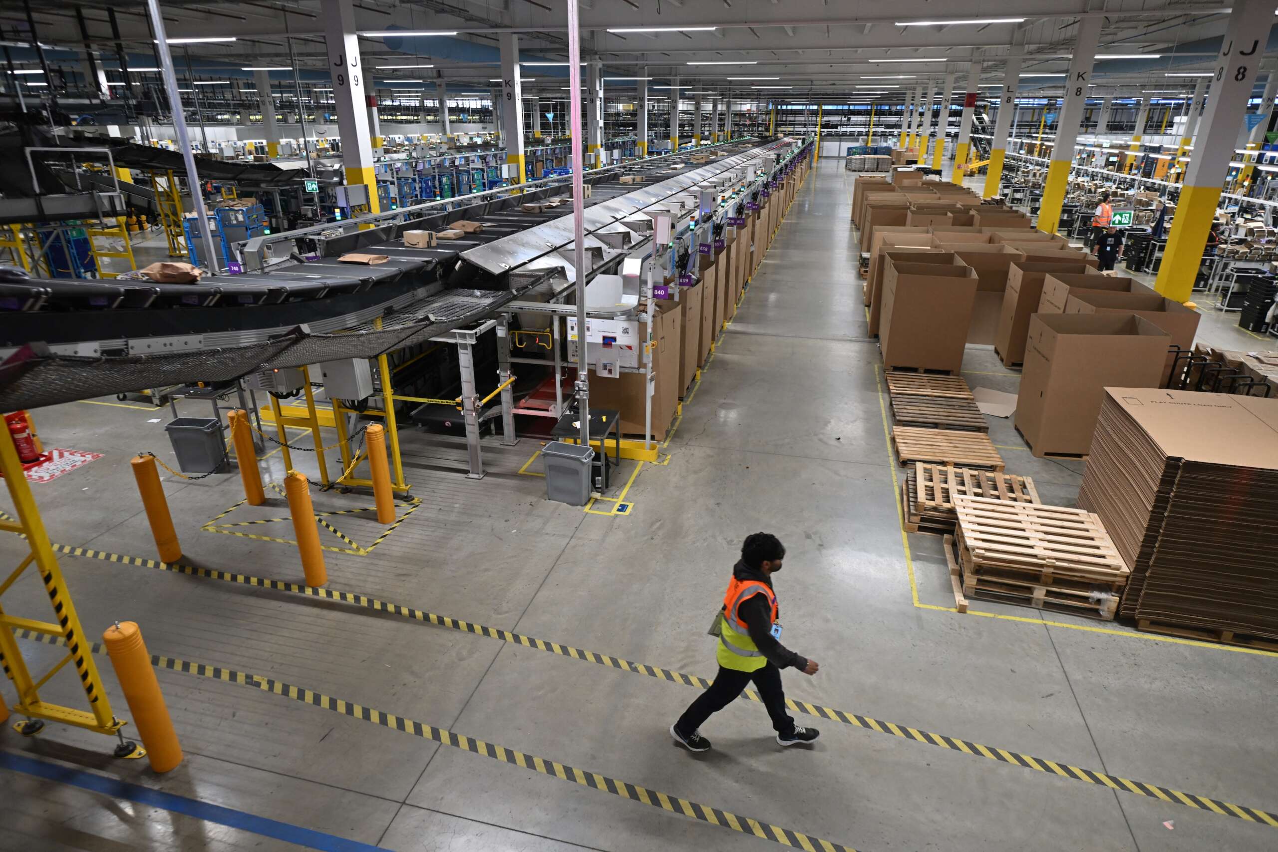 Amazon Is Deploying AI to Spy on Its Workers and Bust Unions Before They Form