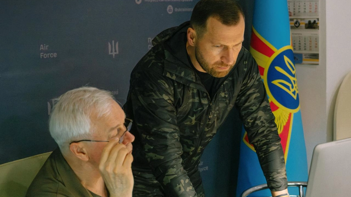 Ukrainian defence minister inspects Air Force units in Kyiv Oblast, discusses layered defence of capital